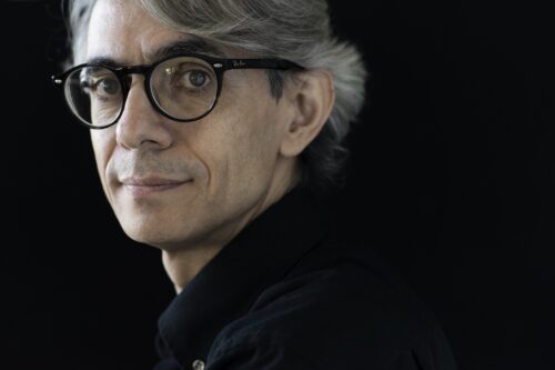 Zu sehen ist ein Portrait des Komponisten Alberto Posadas.